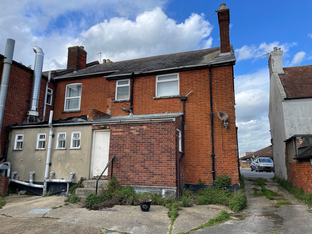 Lot: 63 - VACANT FREEHOLD COMMERCIAL PREMISES - Rear of the building and rear access door